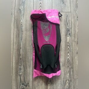 Pink Seadoo snorkelling fins with mesh carrying bag size M (7-10)